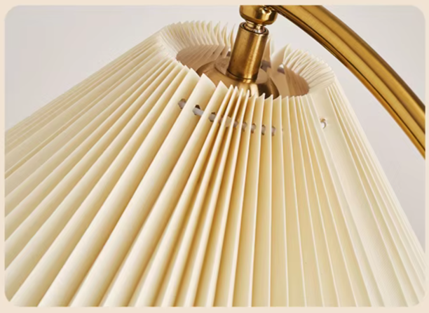 Moderne Holz-Stativ-Stehlampe