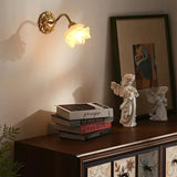 Vintage Kupfer-Blütenblatt-Glas-Wandlampe