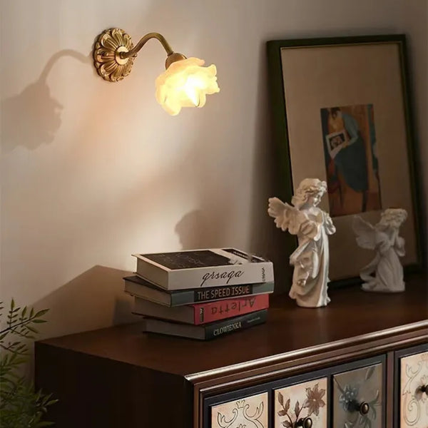Vintage Kupfer-Blütenblatt-Glas-Wandlampe