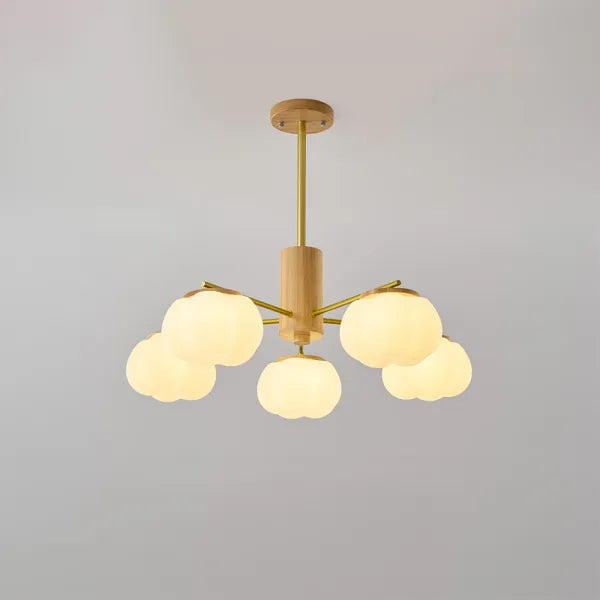 Kreativer Kronleuchter im Wohnzimmer aus Holz und Wattebällchen