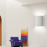 Moderne halbrunde Wandleuchte aus Kunstharz für das Wohnzimmer