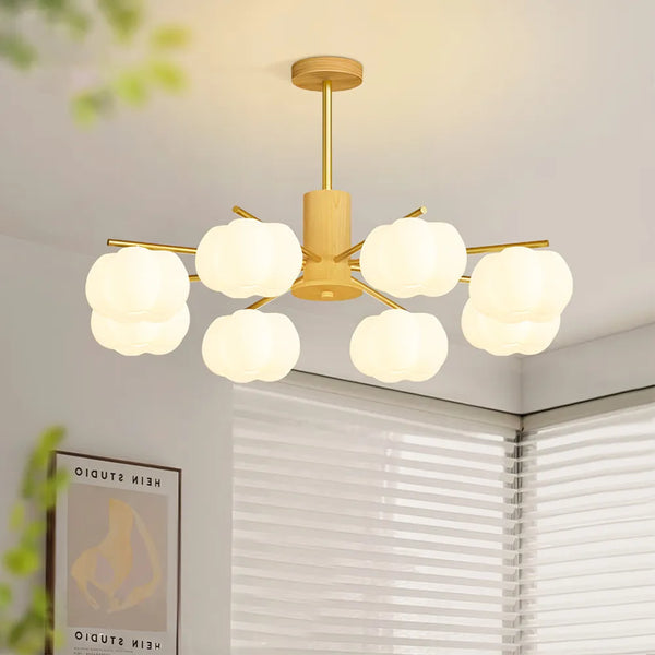 Kreativer Kronleuchter im Wohnzimmer aus Holz und Wattebällchen