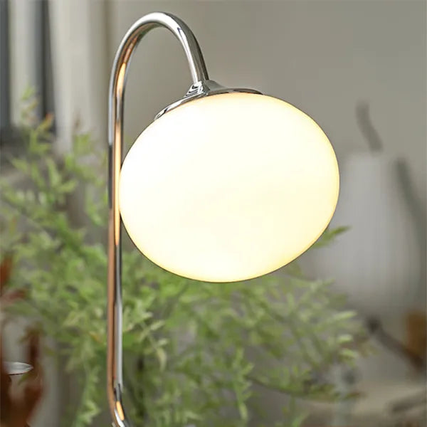 Marshmallow Tischlampe aus Metall und Glas