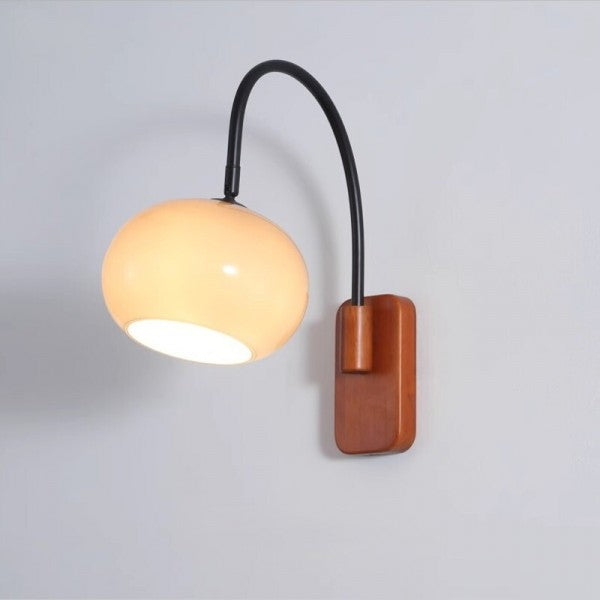 Drehbare Wandleuchte aus Bauhaus-Glas in Khaki mit Holzoberfläche