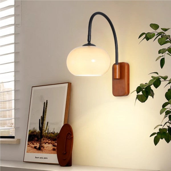 Drehbare Wandleuchte aus Bauhaus-Glas in Khaki mit Holzoberfläche