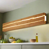 Moderne Wandleuchte in Form eines Risses