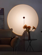 ScandiGlow Rote Skandinavische Stehlampe