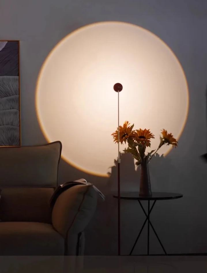 ScandiGlow Rote Skandinavische Stehlampe