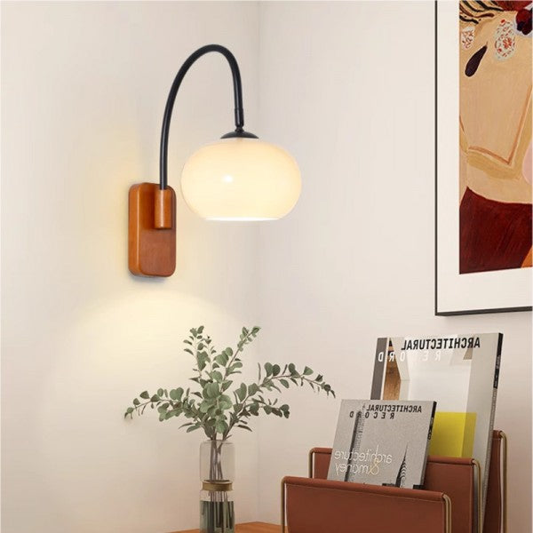 Drehbare Wandleuchte aus Bauhaus-Glas in Khaki mit Holzoberfläche