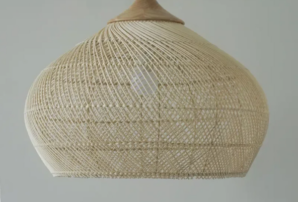 RattanaGlow: Handgeflochtene Rattan-Hängeleuchte im südostasiatischen Stil