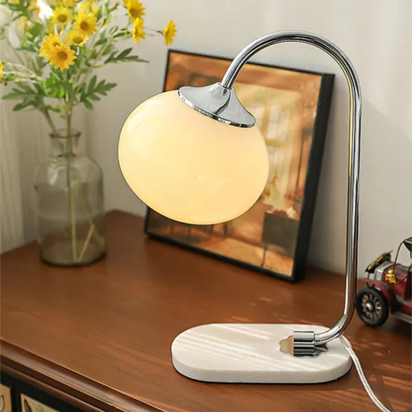 Marshmallow Tischlampe aus Metall und Glas