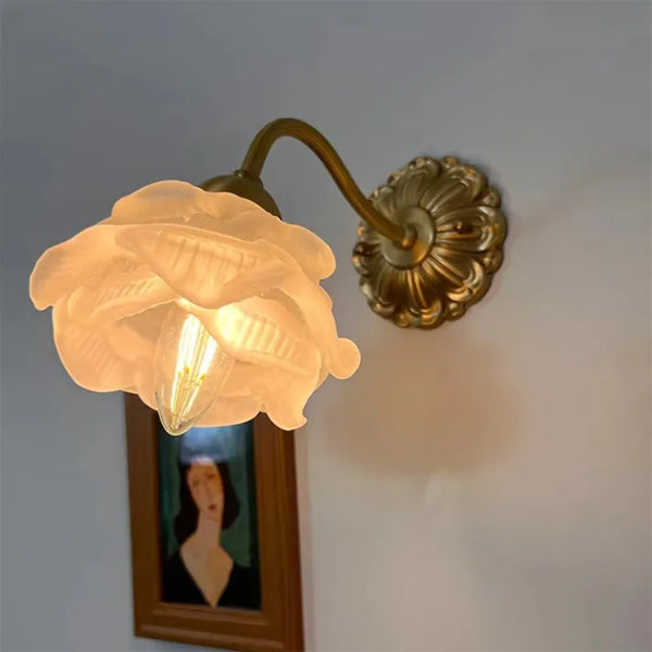 Vintage Kupfer-Blütenblatt-Glas-Wandlampe