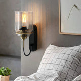 Vintage Wandlampe mit geripptem Glasschirm