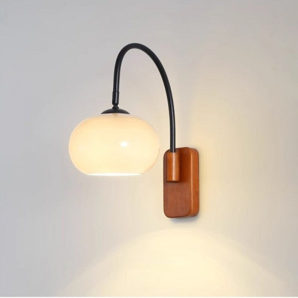 Drehbare Wandleuchte aus Bauhaus-Glas in Khaki mit Holzoberfläche