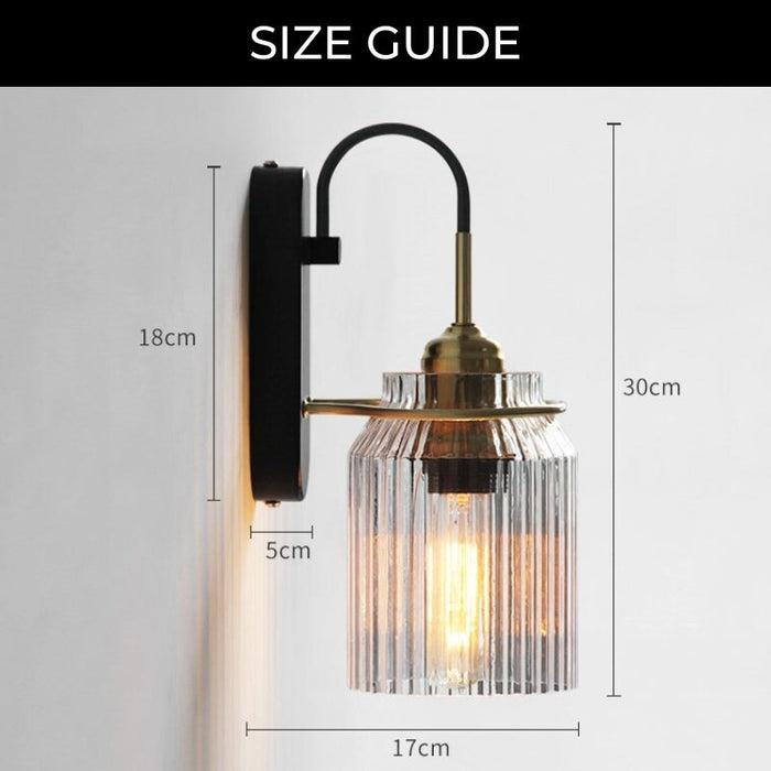 Vintage Wandlampe mit geripptem Glasschirm