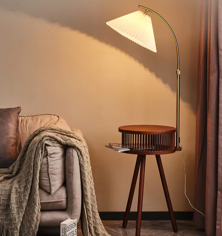 Moderne Holz-Stativ-Stehlampe