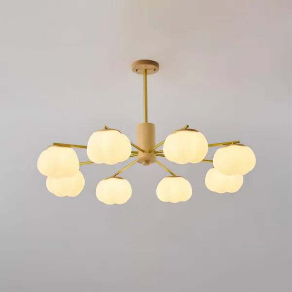 Kreativer Kronleuchter im Wohnzimmer aus Holz und Wattebällchen