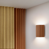 Moderne halbrunde Wandleuchte aus Kunstharz für das Wohnzimmer