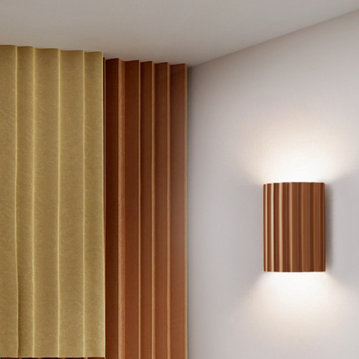 Moderne halbrunde Wandleuchte aus Kunstharz für das Wohnzimmer