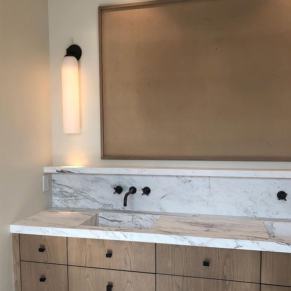 Moderne Glaswandleuchte für das Badezimmer