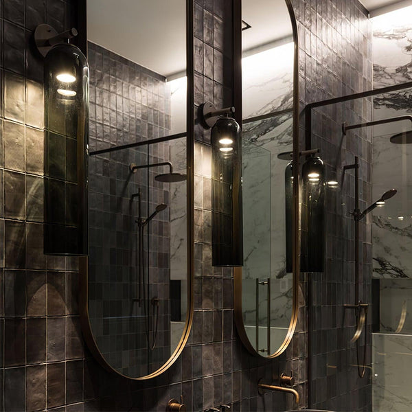 Moderne Glaswandleuchte für das Badezimmer