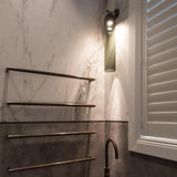 Moderne Glaswandleuchte für das Badezimmer