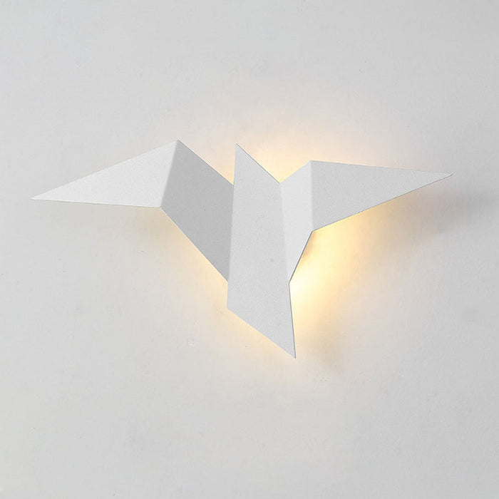 Kreative Wandleuchte aus Eisen in Vogelform