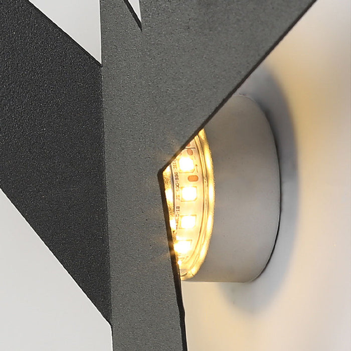 Kreative Wandleuchte aus Eisen in Vogelform