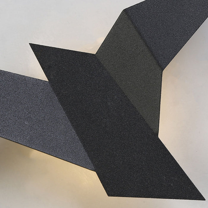 Kreative Wandleuchte aus Eisen in Vogelform