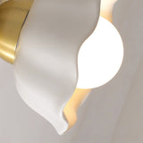 Französische Retro-Wandlampe mit weißen Blumen