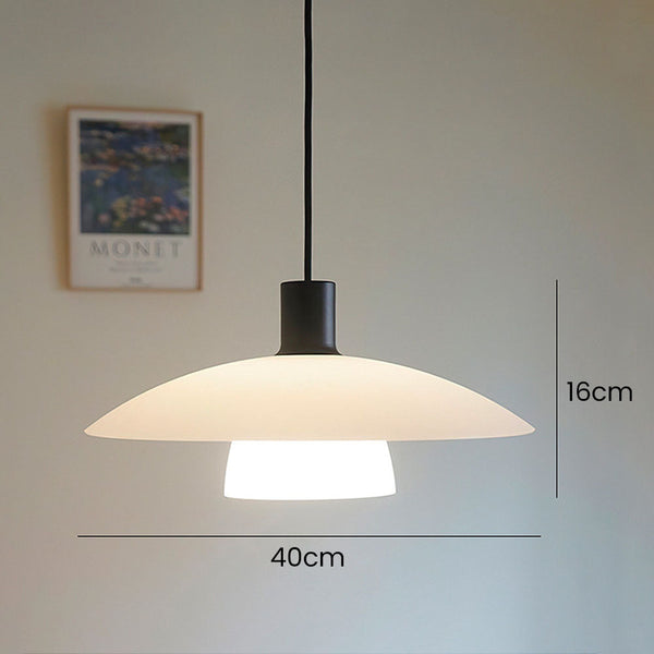 Minimalistische Hängelampe aus weißem Verbundglas