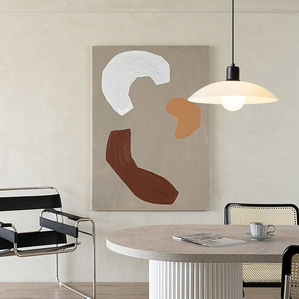 Minimalistische Hängelampe aus weißem Verbundglas