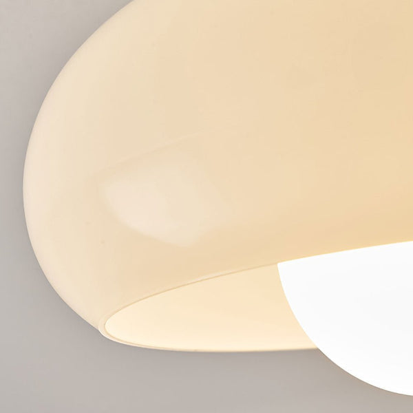 Kleine weiße Vintage-Deckenlampe für den Flur
