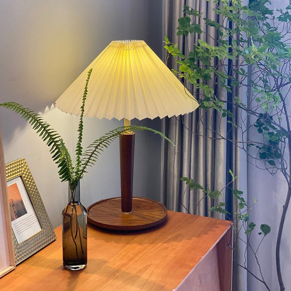 Vintage Plissee-Tischlampe aus Holz