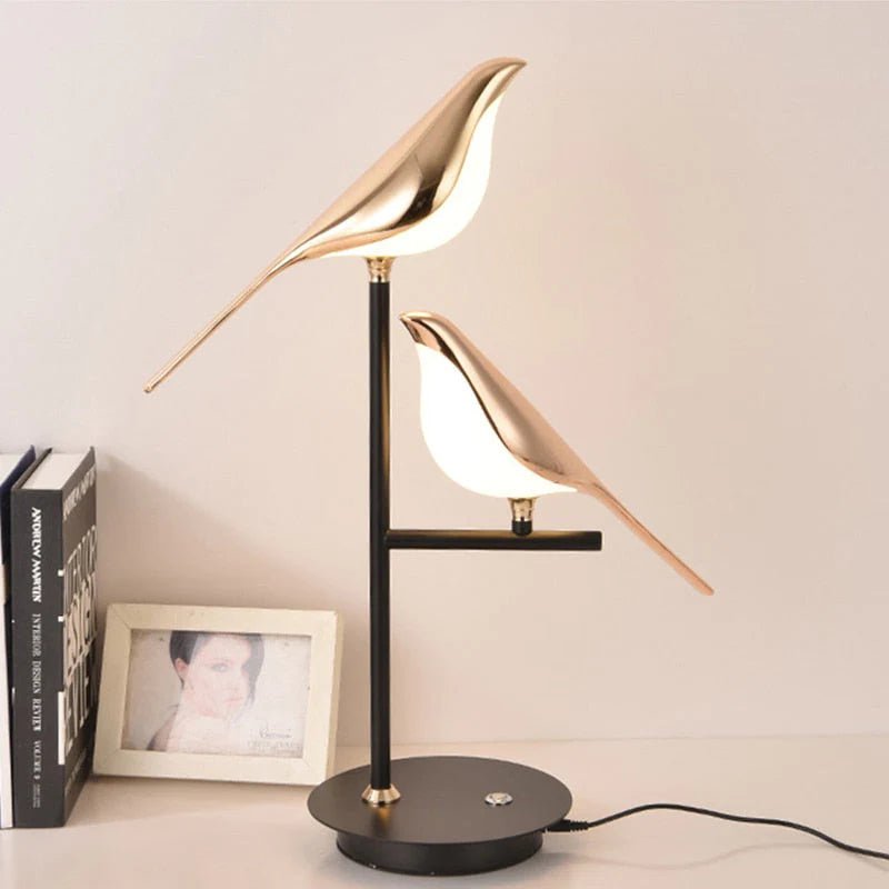 BirdLamp – Stilvolle LED-Tischlampe mit goldenem Vogel-Design