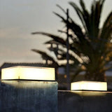 Moderne Solarlampe für den Außenbereich