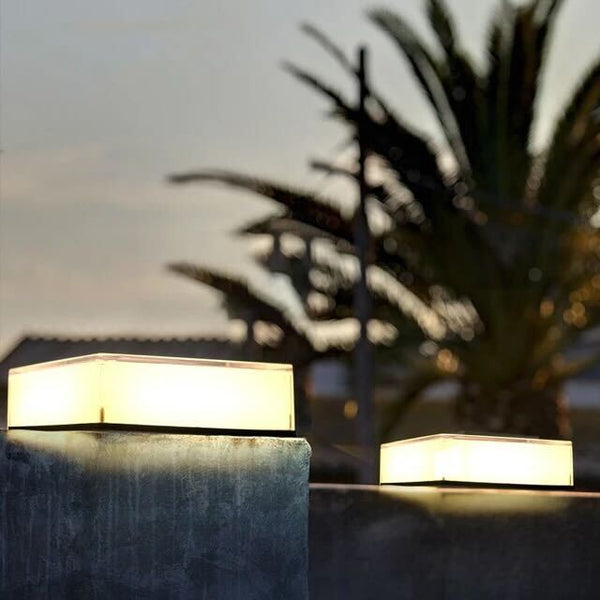 Moderne Solarlampe für den Außenbereich
