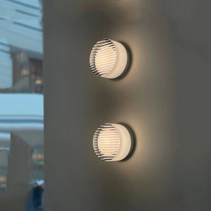 Moderne LED-Wandleuchte für drinnen und draußen