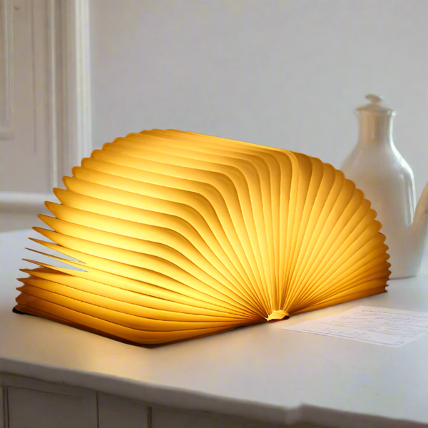 Enchanted Book Lampe für auf Tisch mit warmem Licht