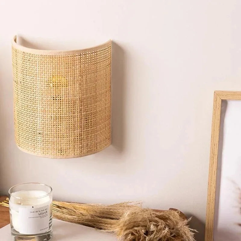 RustiRiet Wandleuchte – Handgeflochtene Rattan-Wandlampe für Schlafzimmer, Wohnzimmer & Flur
