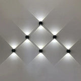 Kugelförmige Wandleuchte aus Aluminium