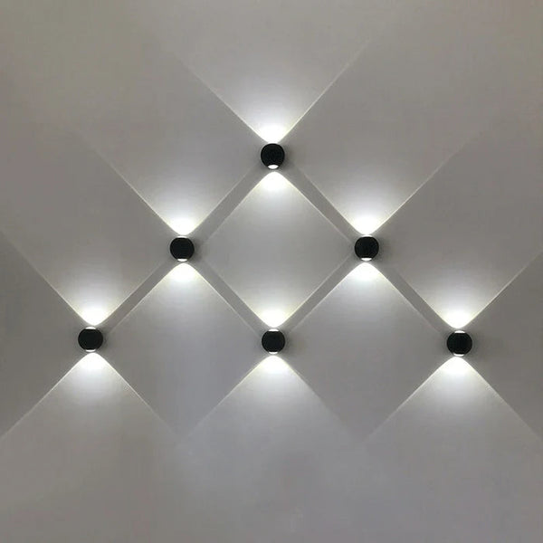 Kugelförmige Wandleuchte aus Aluminium
