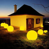 LumiGlow LED Gartenkugel – 16 Farben, Fernbedienung & Wiederaufladbar