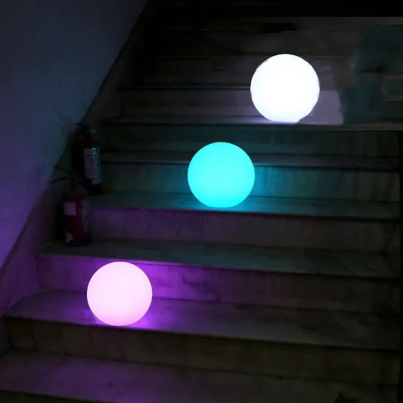 LumiGlow LED Gartenkugel – 16 Farben, Fernbedienung & Wiederaufladbar