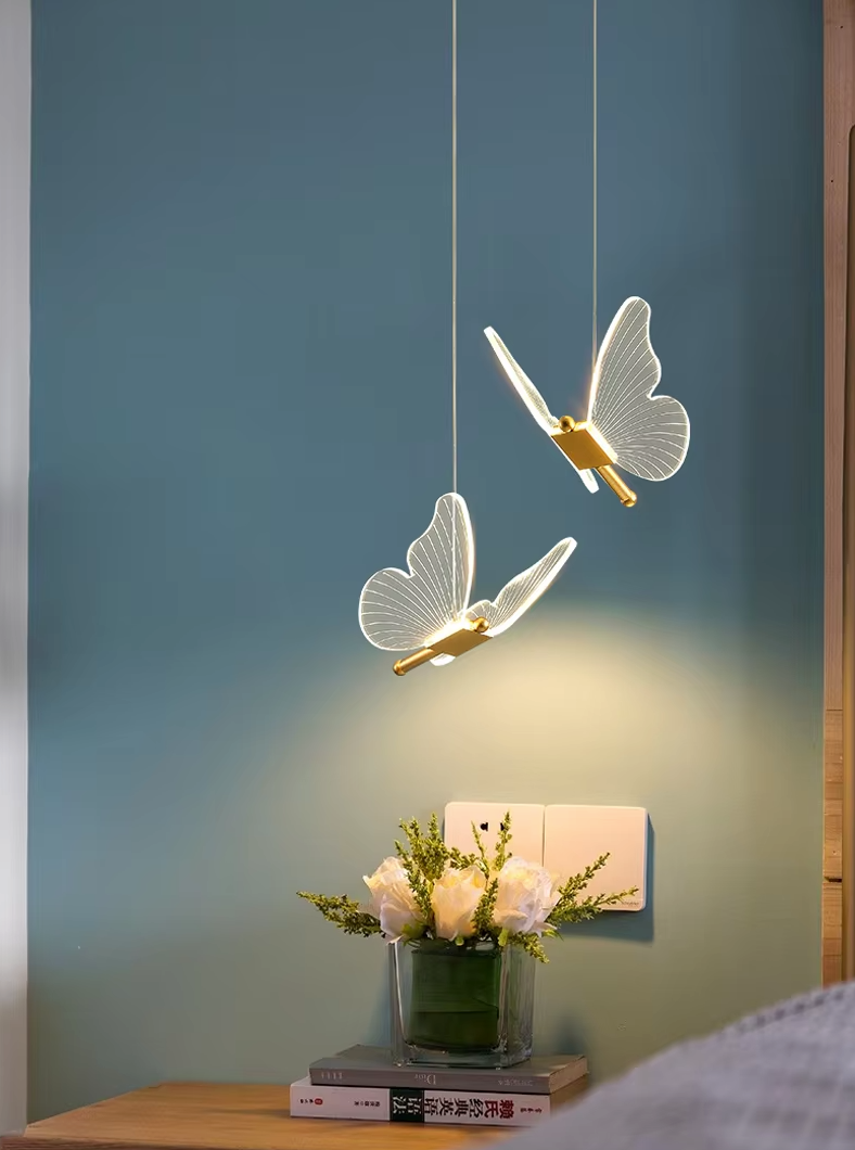 Hängeleuchte In Form Eines Schmetterlings