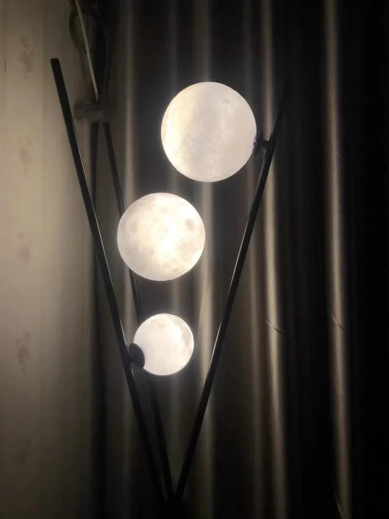 LunaGlow 3D Mond Stehlampe – Moderne LED Tripod Lampe für Wohnzimmer, Schlafzimmer & Büro