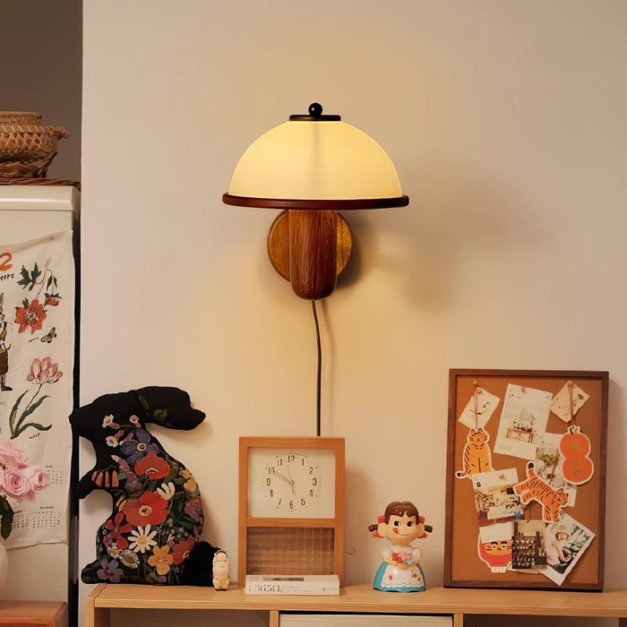 Pilz-Wandlampe aus Holz