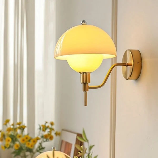 Wandleuchte Pilz in Creme Farbe