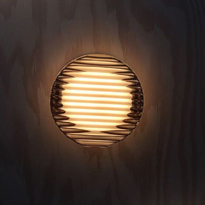 Moderne LED-Wandleuchte für drinnen und draußen