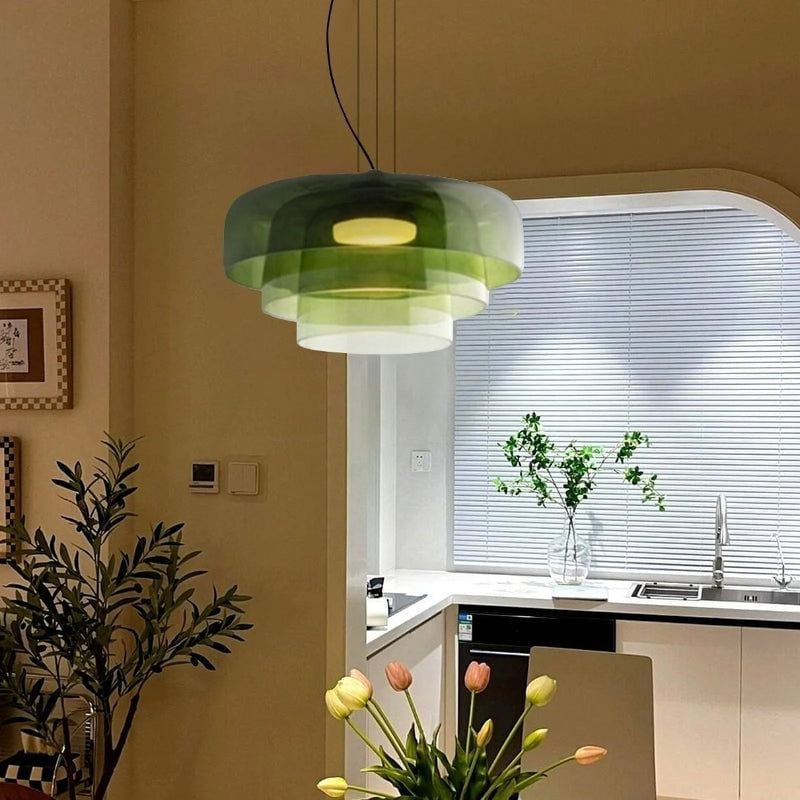 Deckenleuchte aus Glas mit historischem Charme und moderner Funktionalität